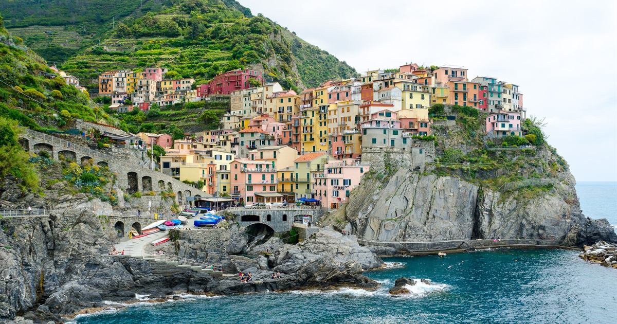 Le case colorate di Manarola sulla scogliera delle Cinque Terre