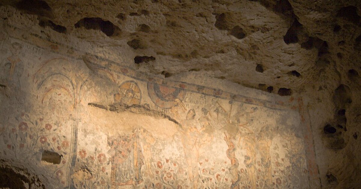 Affreschi altomedievali sulla parete della Cripta del Peccato Originale vicino a Matera
